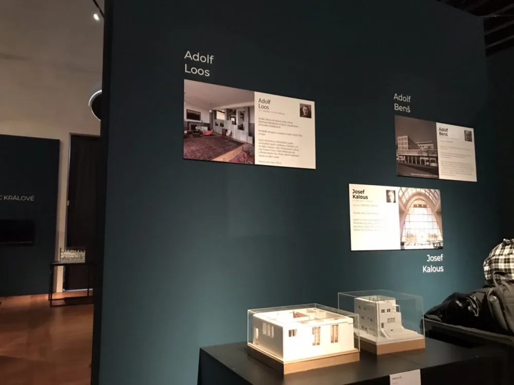 Jízdárna Pražského hradu hostí nejrozsáhlejší výstavu moderní architektury za posledních dvacet let