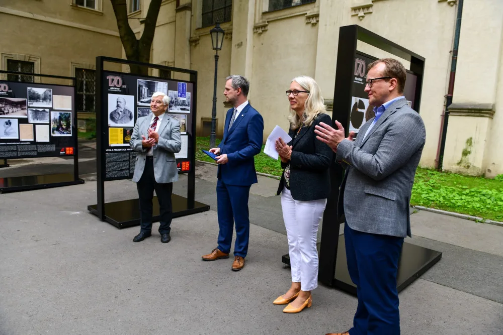 Městský archiv oslavuje 170 let od svého založení venkovní výstavou