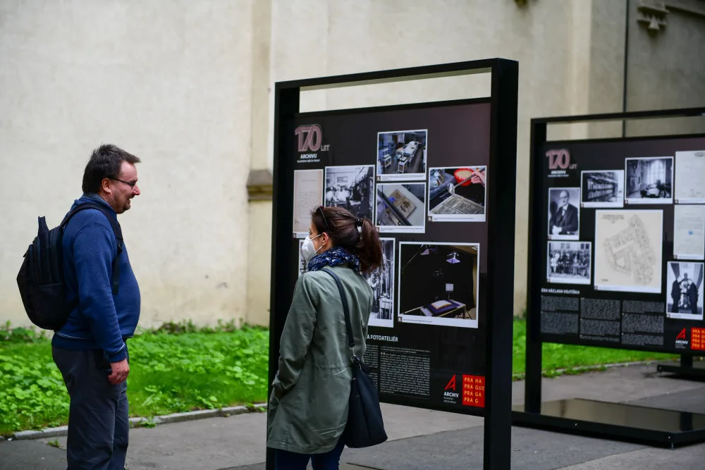 Městský archiv oslavuje 170 let od svého založení venkovní výstavou
