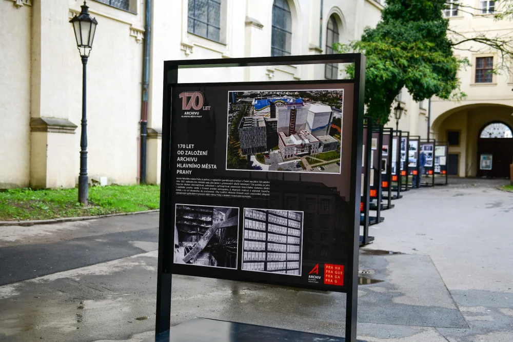 Městský archiv oslavuje 170 let od svého založení venkovní výstavou