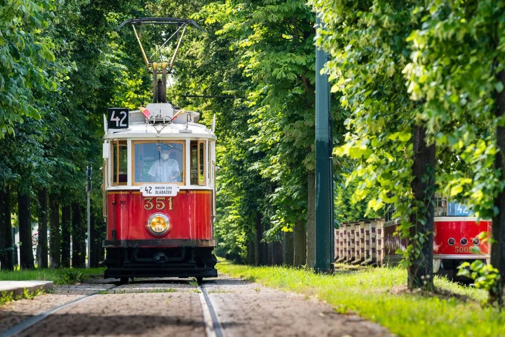 Historická tramvaj číslo 42 bude jezdit po celý rok. Je o ni velký zájem