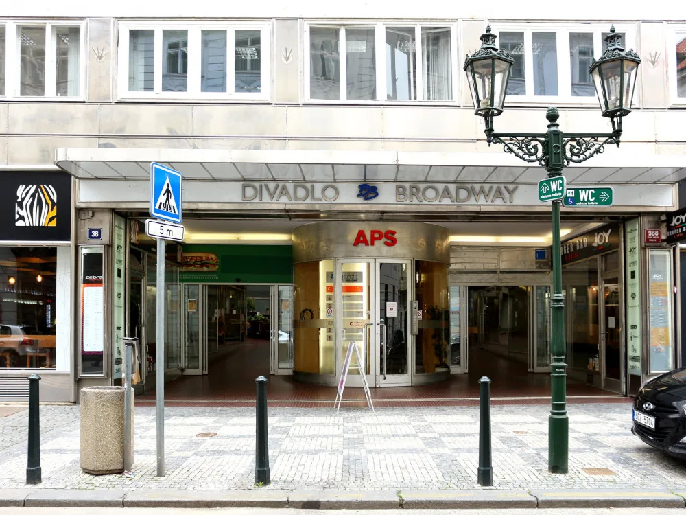 Palác Broadway jde do dražby. Do čtvrtka se bude dražit elektronicky