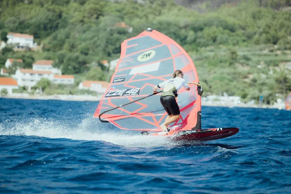 Doufám, že se windsurfing do povědomí veřejnosti opět vrátí, přeje si šampion Petr Čech