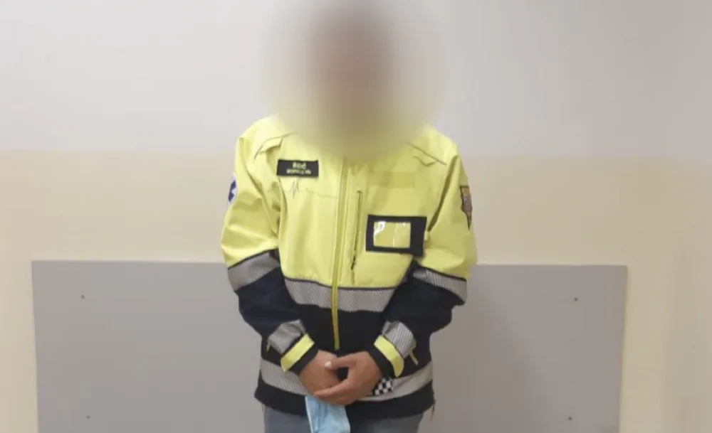Policisté dopadlo zloděje v bundě záchranáře, který si vykračoval po I. P. Pavlova