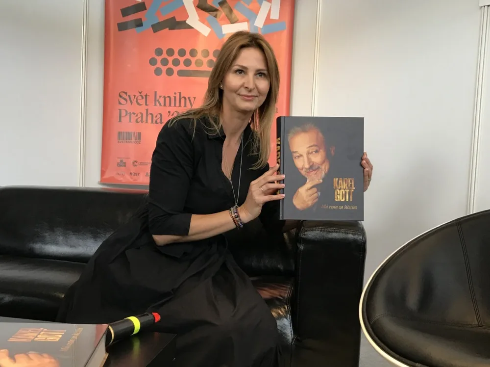 Ivana Gottová představila autobiografii Karla Gotta Má cesta za štěstím