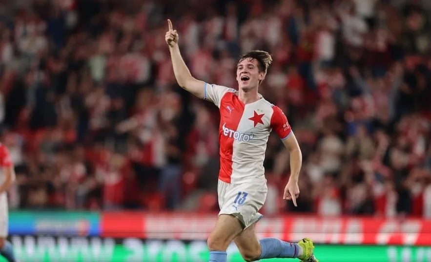 Slavia s přehledem porazila nováčka ligy z Hradce Králové 4:1 a pokračuje v neporazitelnosti
