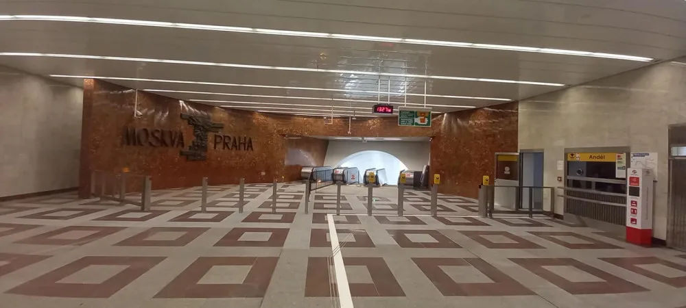 Nové eskalátory a proměna vestibulu. Na Andělu otevřel opravený výstup z metra