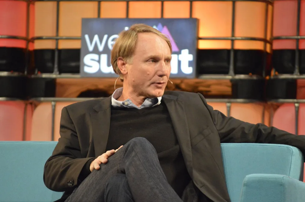 Spisovatel Dan Brown je v Praze. Dnes bude předčítat ze svého díla