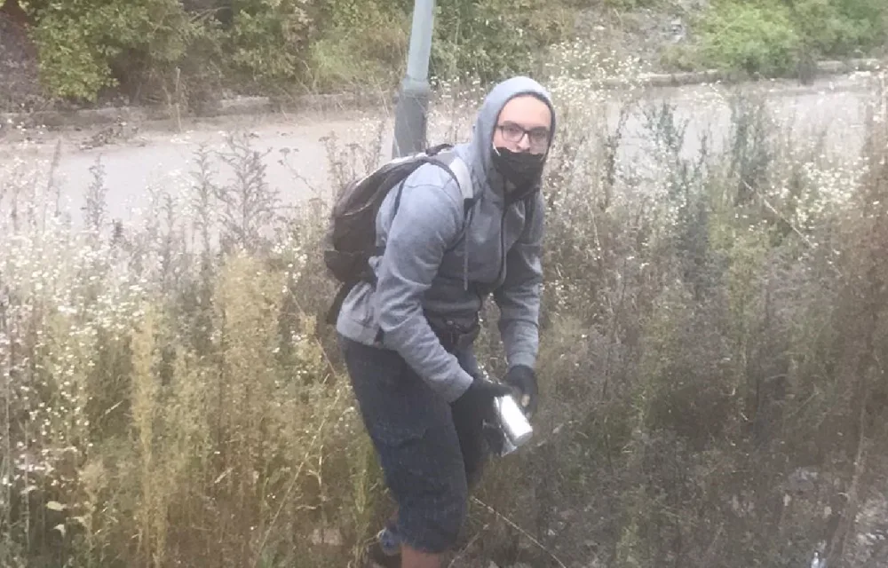Partička sprejerů se sesypala na stojící vlak. Celou dobu je natáčel zaměstnanec drah
