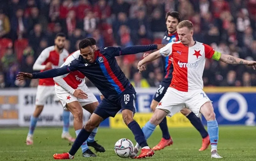 Plzeň obvinila Slavii z rasismu. Rozbiju mu obličej, vzkazuje Mosquera slávistickému kouči