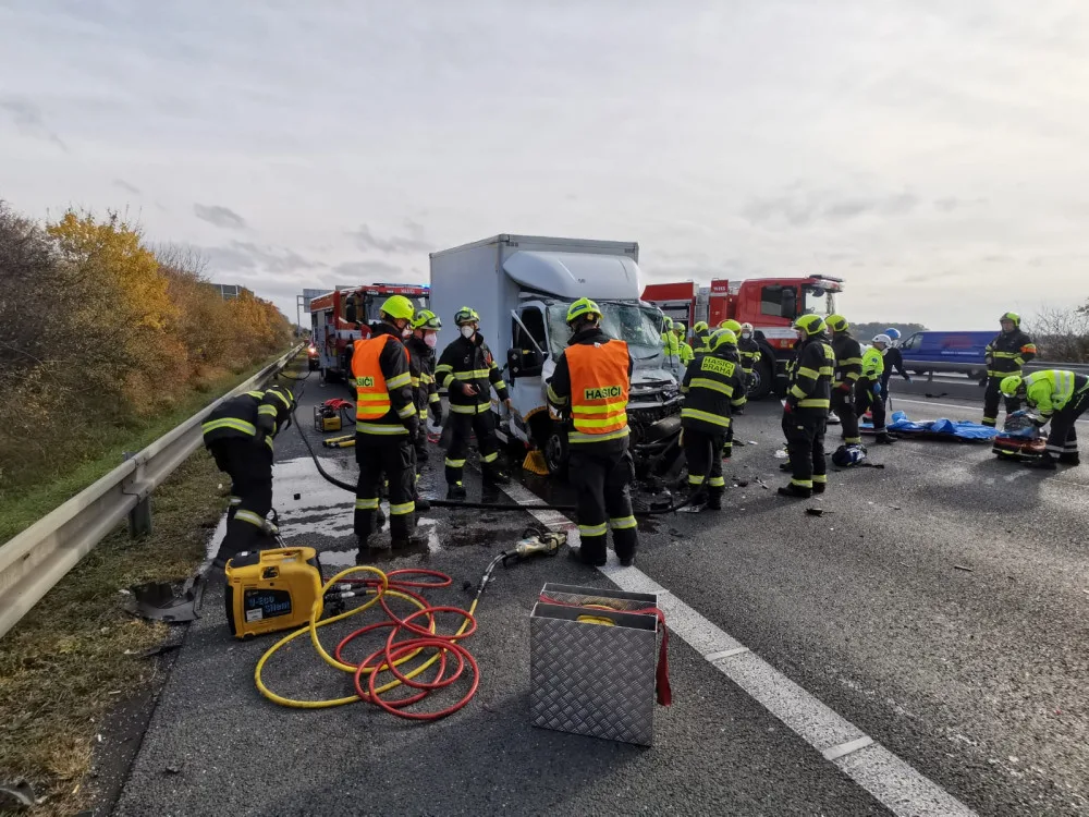 U vážné nehody na D1 zasahoval i vrtulník. Řidič utrpěl mnohačetná zranění, je v umělém spánku