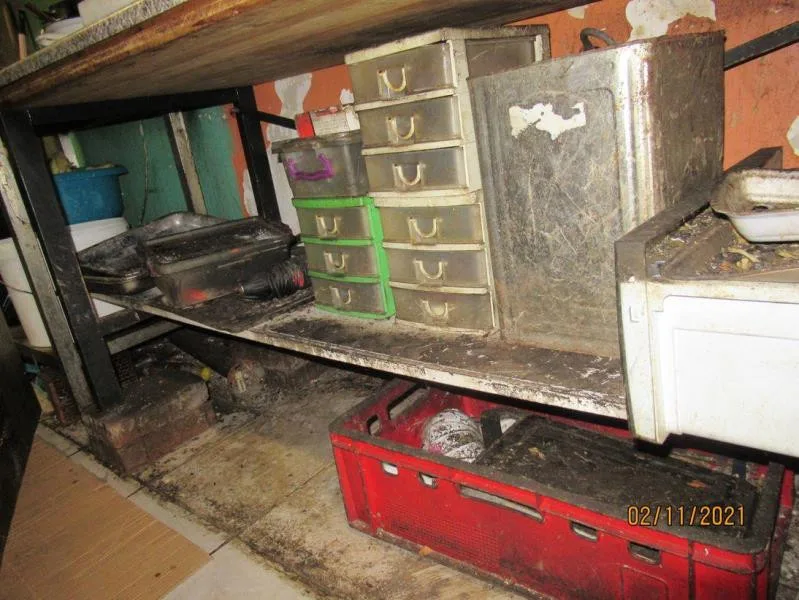 Neuvěřitelný nepořádek a všudypřítomný myší trus. Inspekce zavřela restauraci v Sapě.