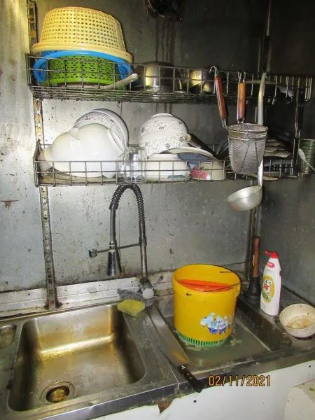 Neuvěřitelný nepořádek a všudypřítomný myší trus. Inspekce zavřela restauraci v Sapě