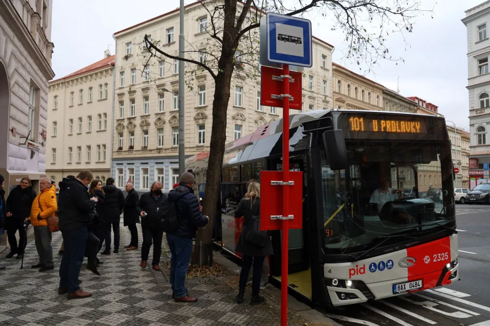 Svěrák otevřel zastávku U Prdlavky. Zastávka Husinecká se přejmenuje na Viktorii Žižkov