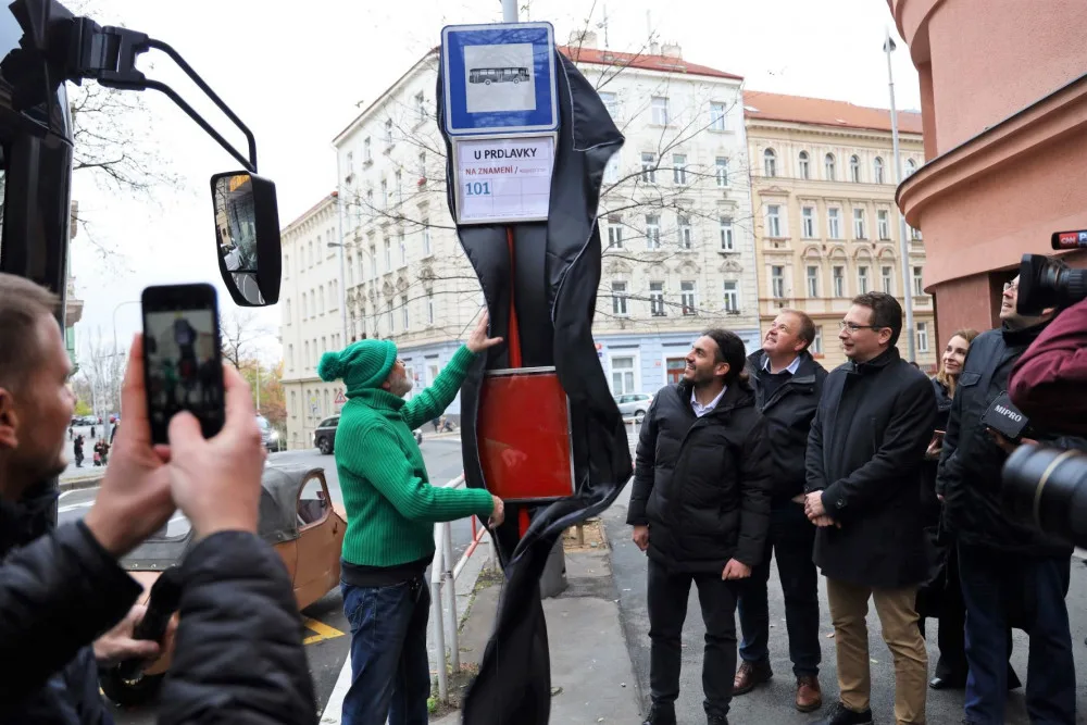 Svěrák otevřel zastávku U Prdlavky. Zastávka Husinecká se přejmenuje na Viktorii Žižkov