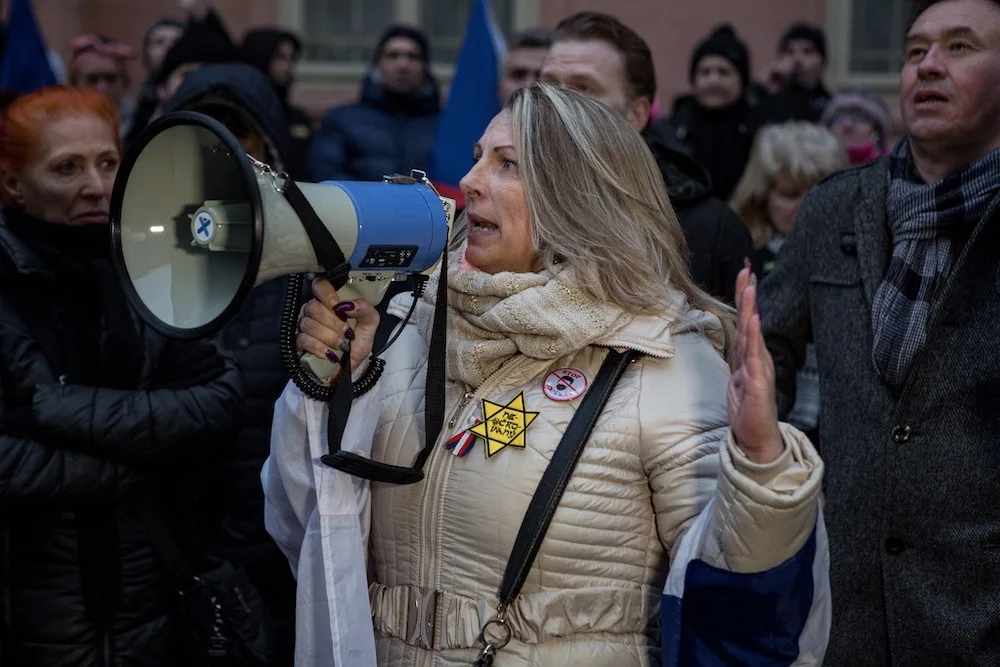 Snímek z jedné z demonstrací.