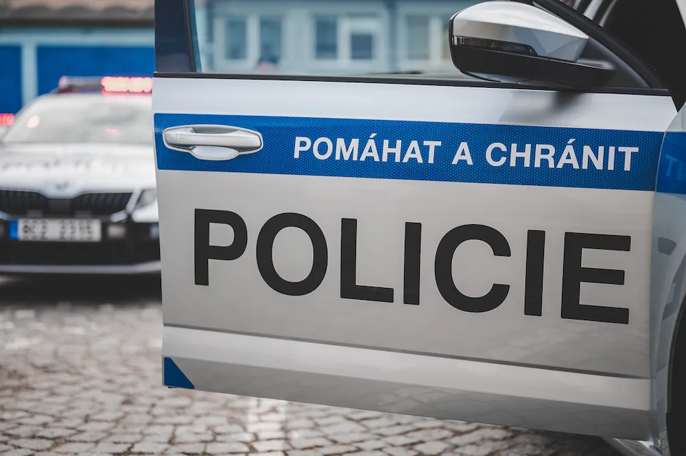 Policie pátrá po seniorovi. Ztratil se cestou z obchodního centra na Černém Mostě