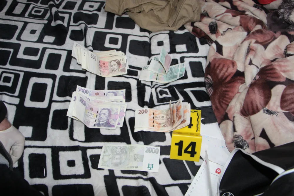 Dealer zásoboval pervitinem uživatele na Černém Mostě, hrozí mu až deset let ve vězení
