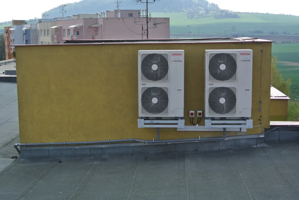 Energetický trh s prudkými výkyvy zasáhl i centrální vytápění v bytových domech. Co s tím? Hledejte nové zdroje