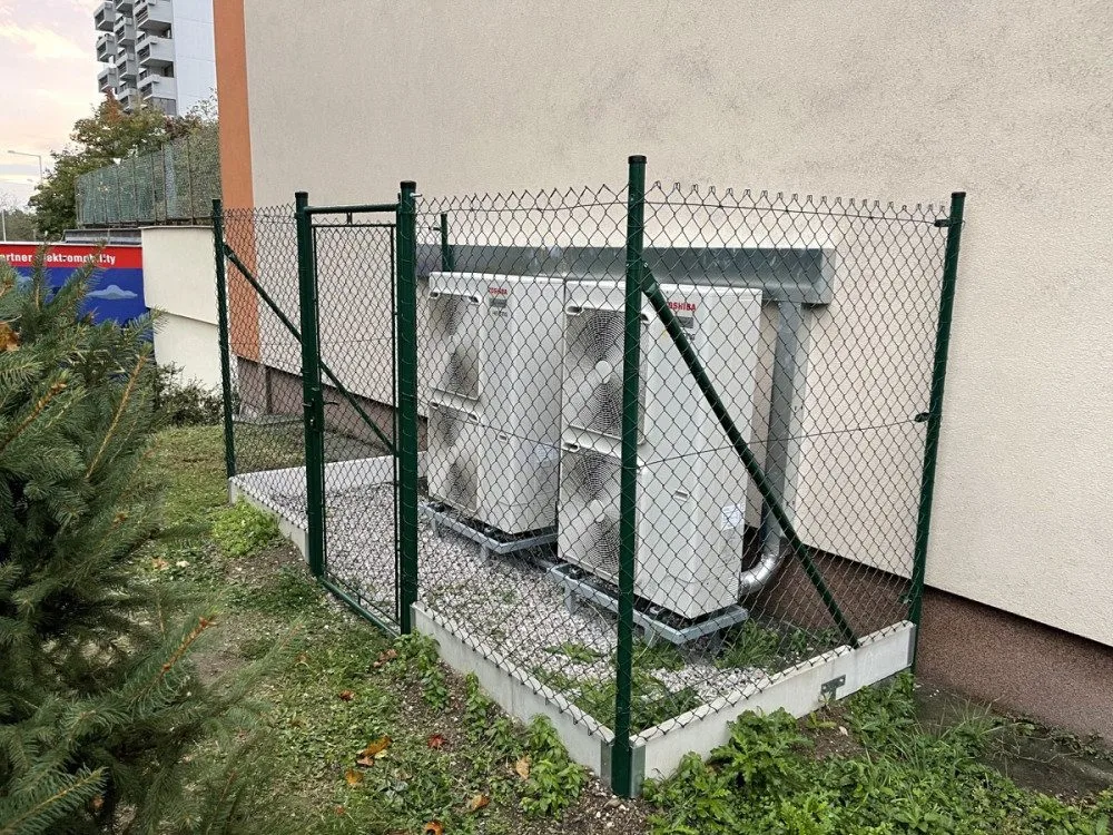 Energetický trh s prudkými výkyvy zasáhl i centrální vytápění v bytových domech. Co s tím? Hledejte nové zdroje