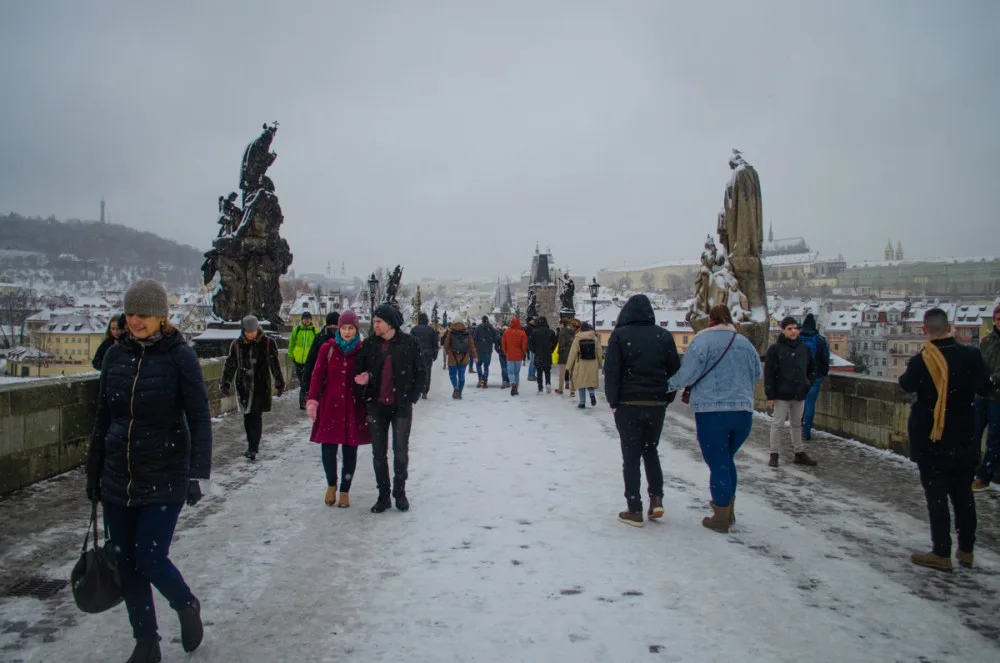 FOTOGALERIE: Praha pod sněhem. Podívejte se na fotky ze zasněženého hlavního města