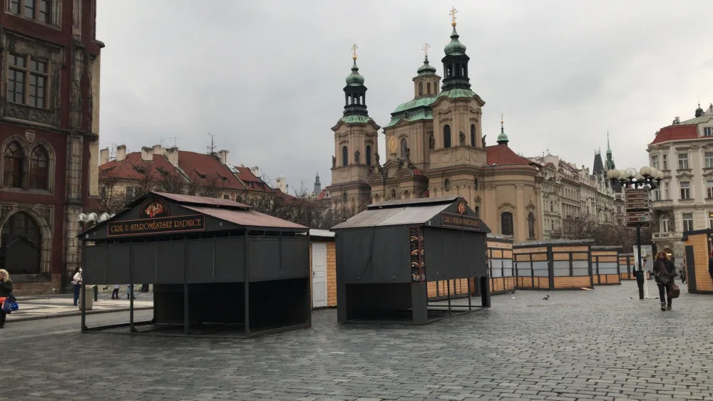 Provozovatelé odváží stánky ze Staromáku. Zoufalá situace, říkají