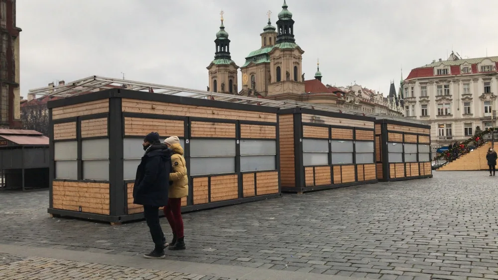 Provozovatelé odváží stánky ze Staromáku. Zoufalá situace, říkají