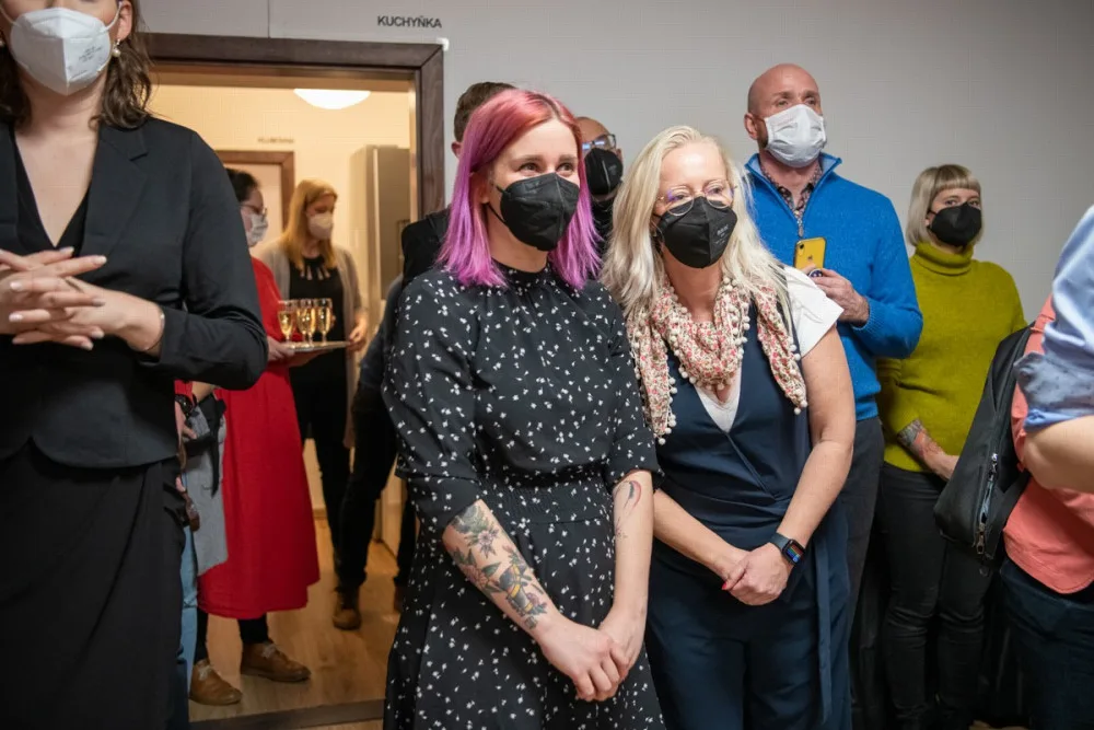 V Praze se otevřelo LGBT+ komunitní centrum. Lidé tu mohou být sami sebou, říkají iniciátoři