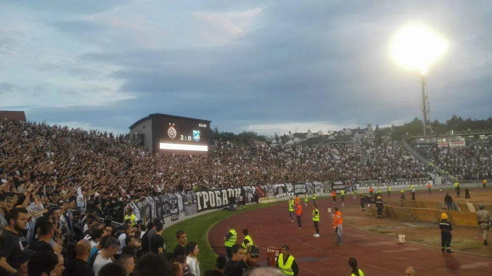 Fanoušci Partizanu Bělehrad známí jako Grobari
