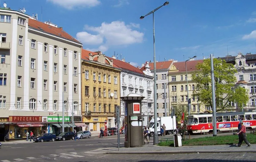 Náměstí Bratří Synků se dočká obnovy, Praha chystá soutěž na novou podobu