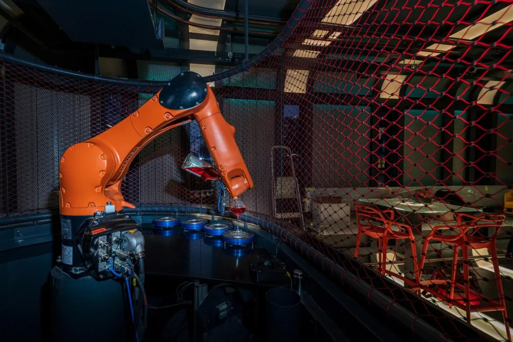 Nejzajímavější moderní stavby Prahy: Robotická vinárna Cyberdog