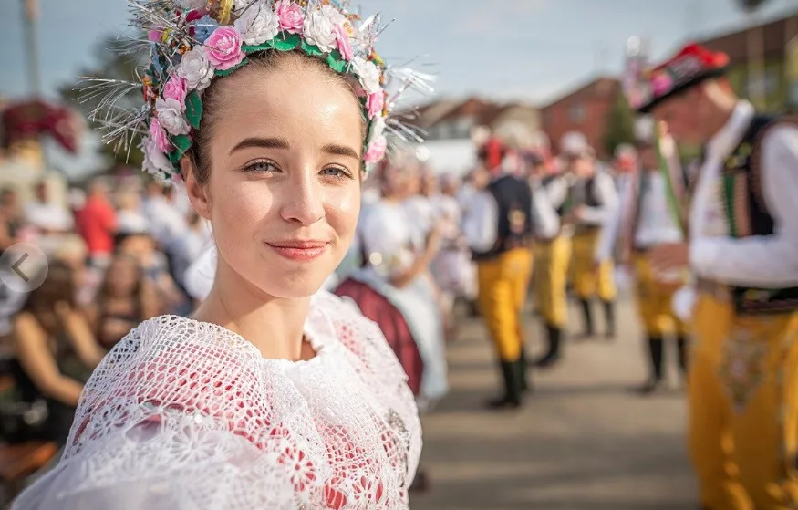 Vernisáž fotografií, debata i slam poetry. Wikimedia na Staromáku pořádá kulturní akci plnou zážitků