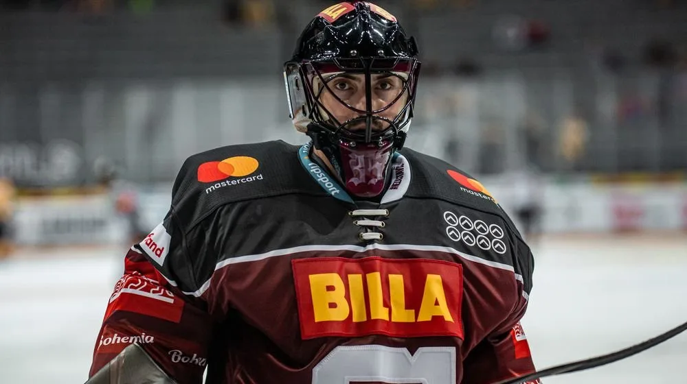 Machovský pustil kuriózní gól přes celé hřiště. Sparta prohrála 1:5