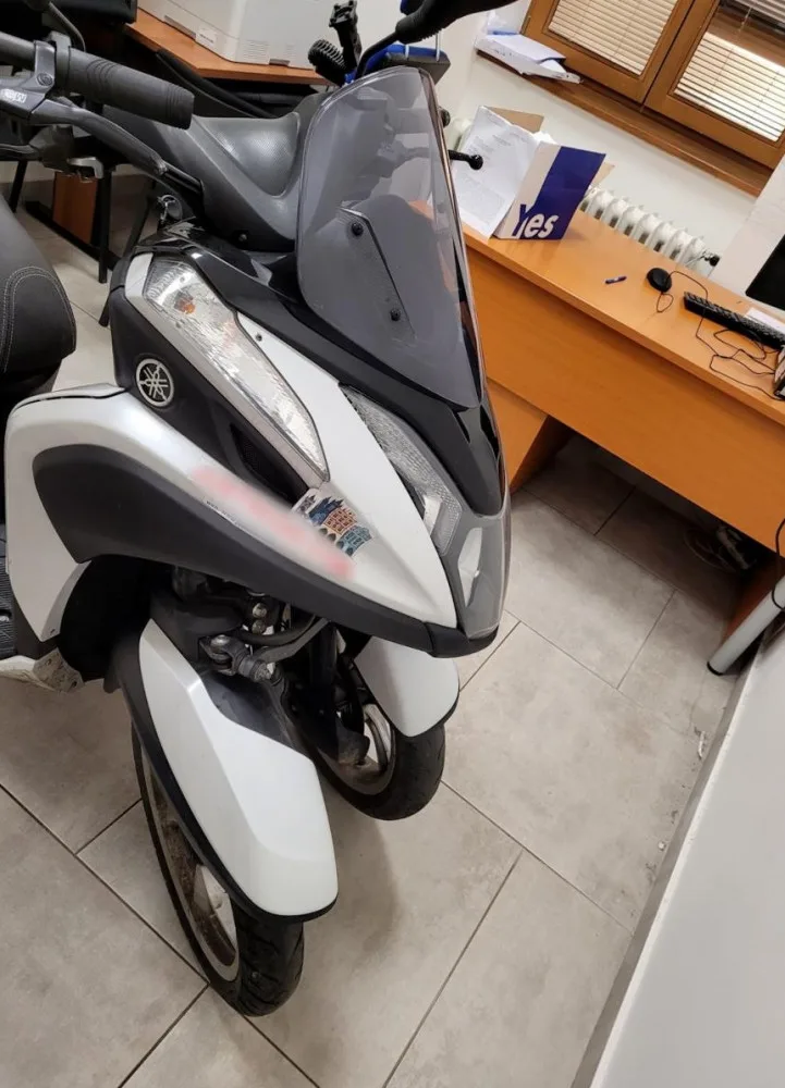 Lupiči, kteří z obchodu s hodinkami ukradli zboží za miliony, patří k organizovanému gangu. Policie žádá o pomoc
