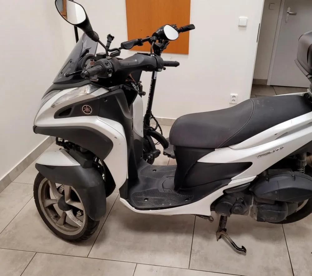 Lupiči, kteří z obchodu s hodinkami ukradli zboží za miliony, patří k organizovanému gangu. Policie žádá o pomoc
