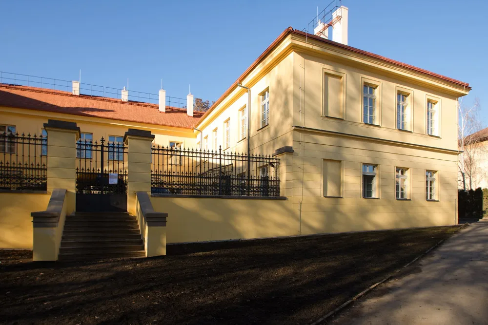 Praha 5 zrekonstruovala hlubočepský Raudnitzův dům. Vzniklo 22 bytů s pečovatelskou službou