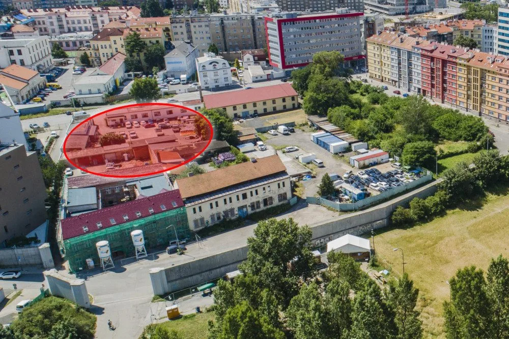 Sedmička po sto letech postaví novou školu