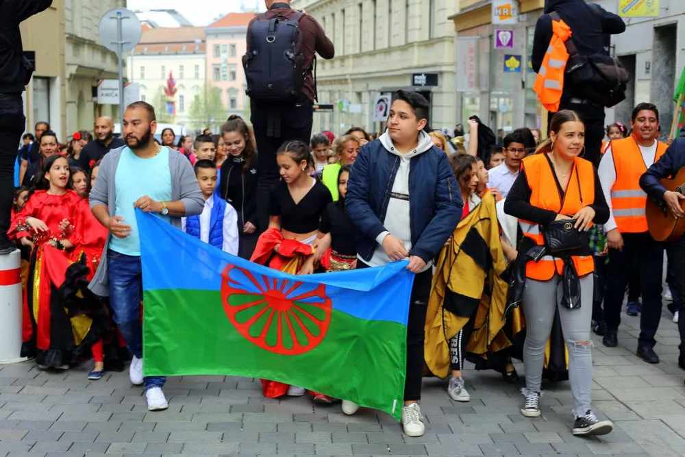 Trojka zřídila pozici romské poradkyně. Romům má pomoci s řešením bydlení, vzdělání i zaměstnání