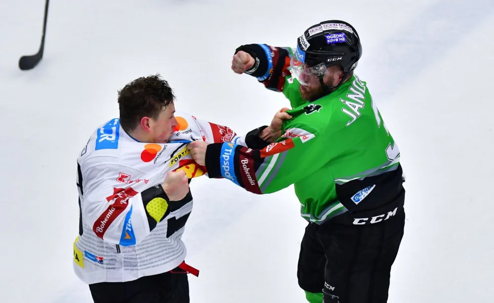 Výhru Sparty v Mladé Boleslavi 4:1 okořenila bitka Dvořáčka s Jánošíkem