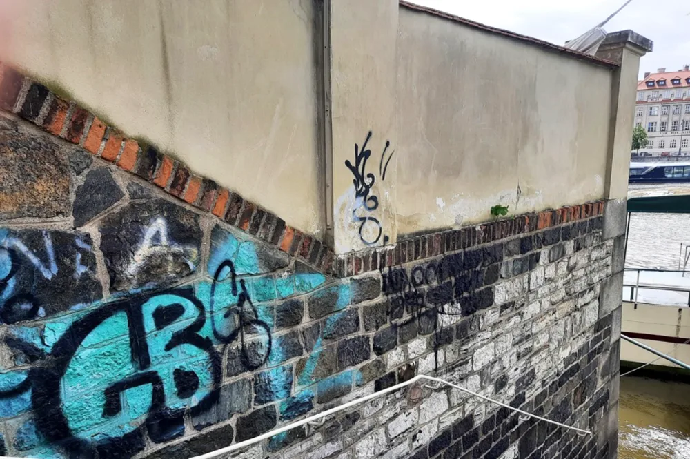 Aplikace Bez graffiti funguje už půl roku. Lidé nahlašují místa posprejovaná vandaly