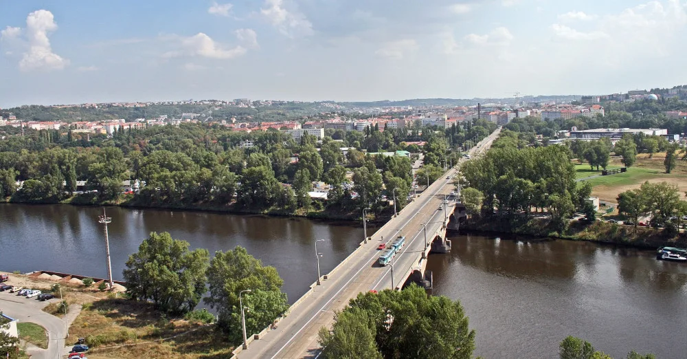 Pražská developerská společnost plánuje výstavbu nových městských bytů. Potýká se však s mnohými problémy