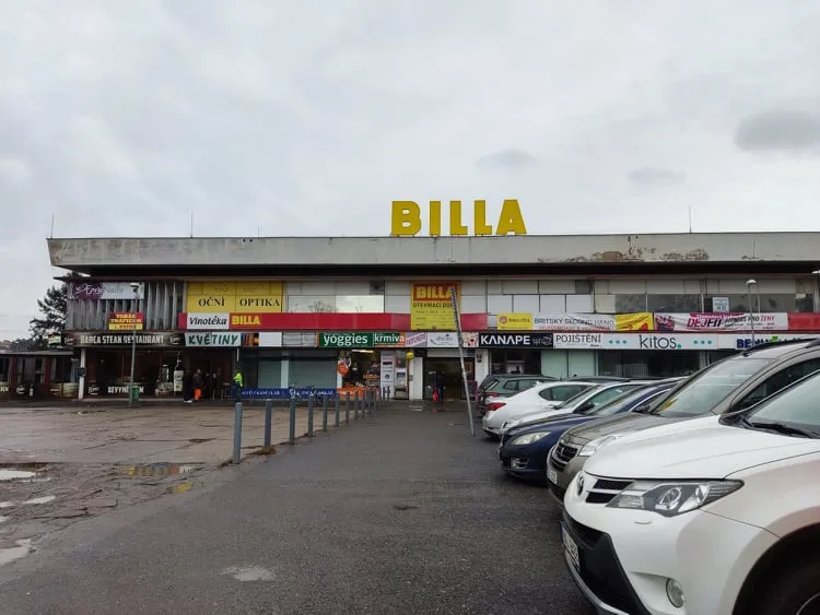 Obchodní dům Šárka se měl rekonstrukce dočkat už před lety. Zatím se ale nic neděje