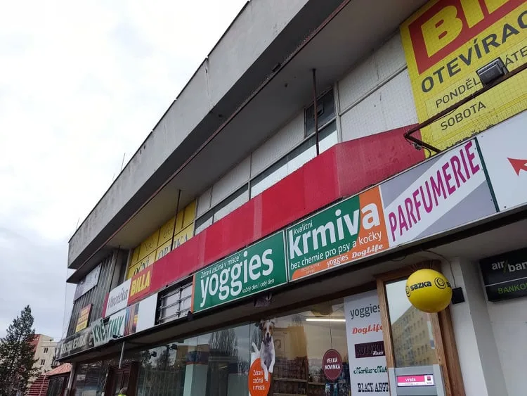 Obchodní dům Šárka se měl rekonstrukce dočkat už před lety. Zatím se ale nic neděje