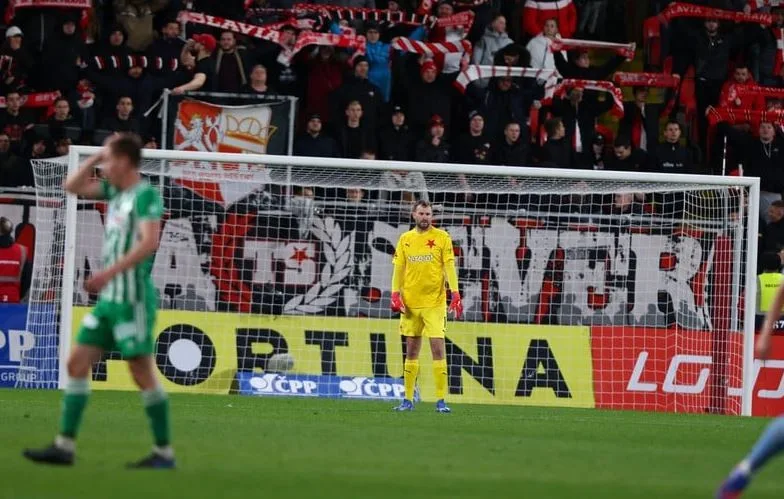 Návrat do brány bez helmy a s čistým kontem. Neuvěřitelný pocit, hlásí brankář Slavie Kolář
