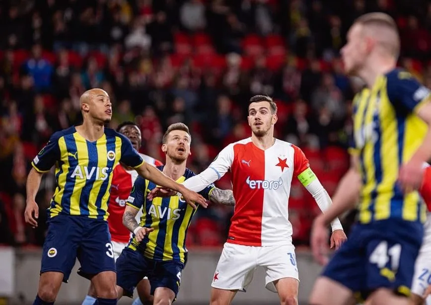 Slavia postoupila přes Fenerbahce do osmifinále. Sparta v Evropě končí