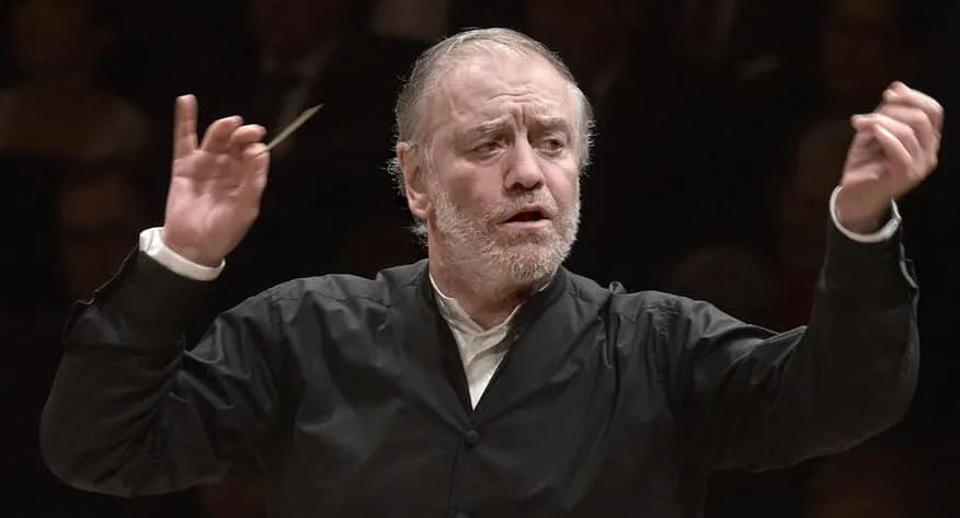 Festival Dvořákova Praha zrušil vystoupení ruského dirigenta Valerije Gergijeva, který podporoval Putinův režim