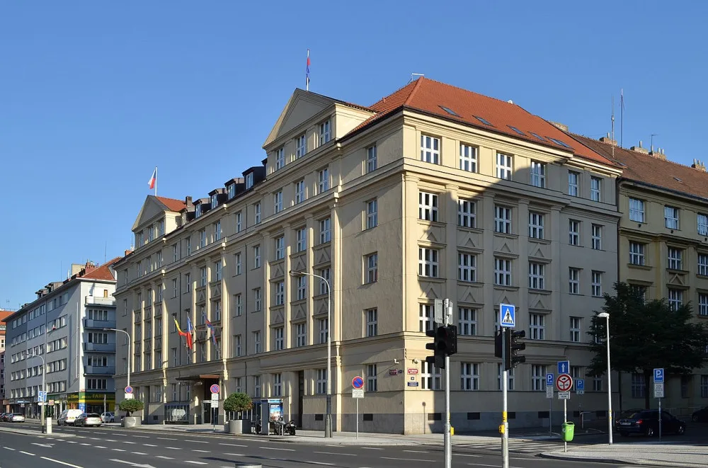Šestka poskytne 111 milionů na pomoc ukrajinským obyvatelům i uprchlíkům a chce přejmenovat ulici i most
