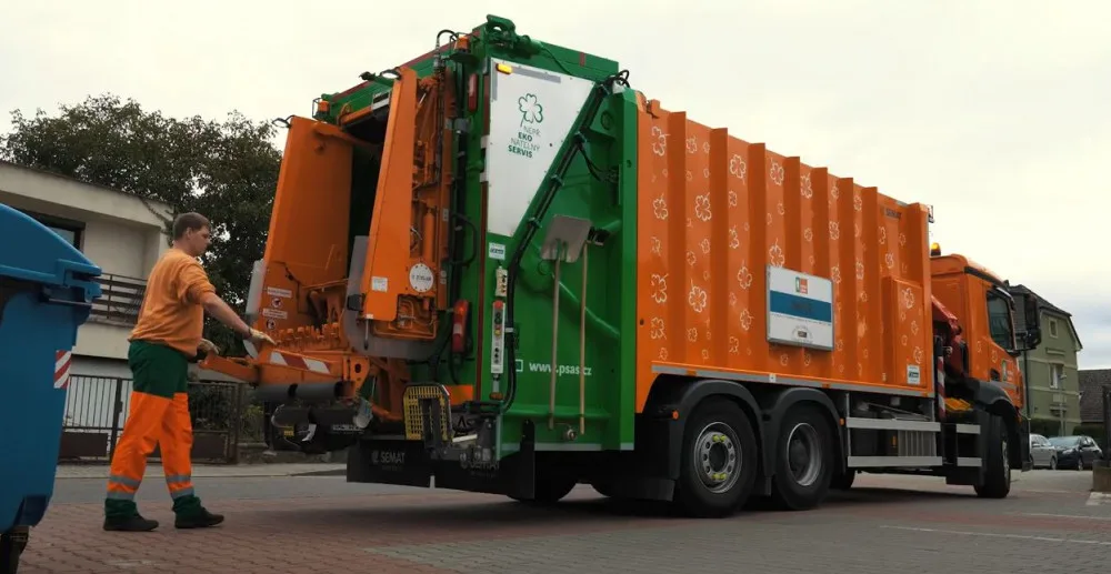 Pražské služby mají nové popelářské auto. Díky jeho možnostem mu říkají Transformer