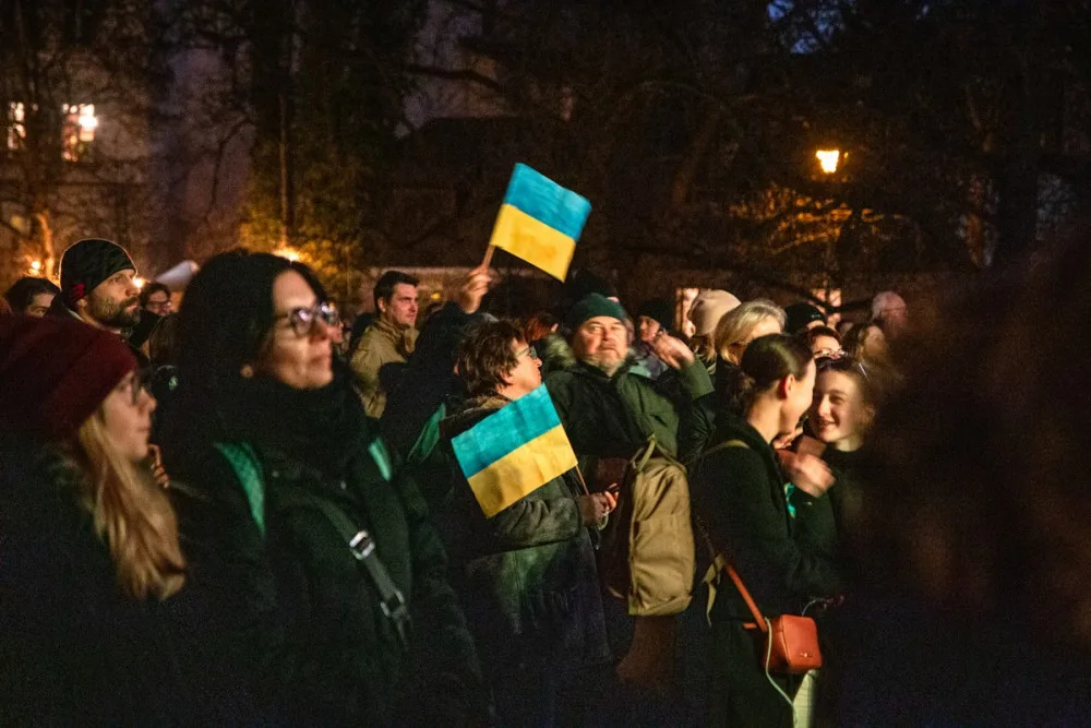 VIDEO: Na Kampě a v Dejvicích dnes proběhly benefiční koncerty na podporu Ukrajiny