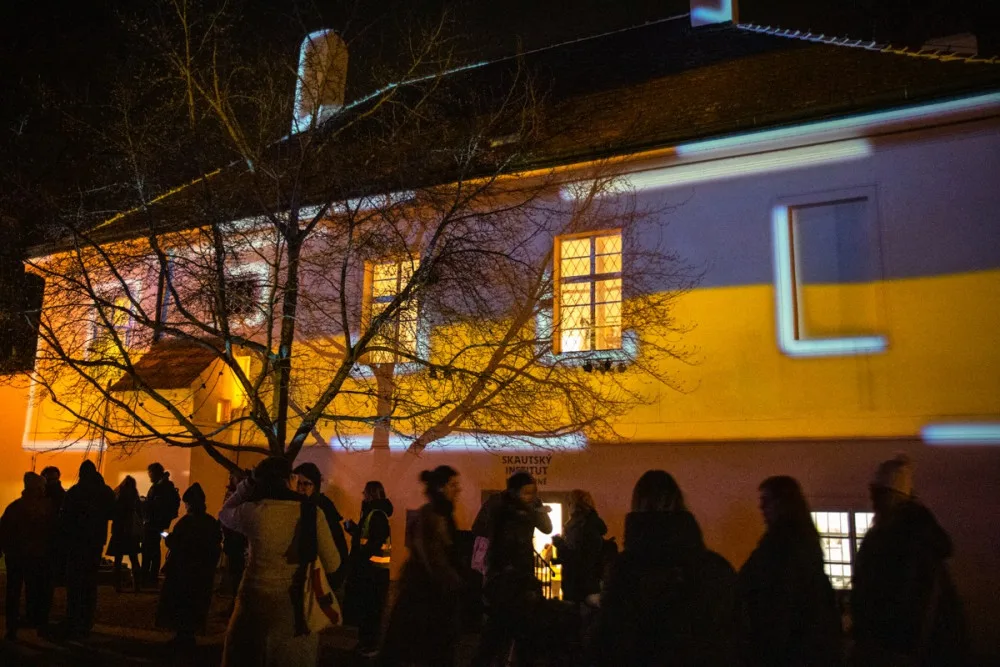 VIDEO: Na Kampě a v Dejvicích dnes proběhly benefiční koncerty na podporu Ukrajiny
